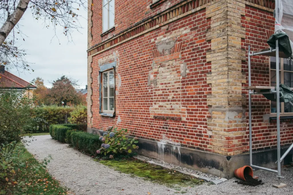 tegelfasad som tappar fogar eller spricker s planerar du r tt murningsarbeten f r ett h llbart resultat